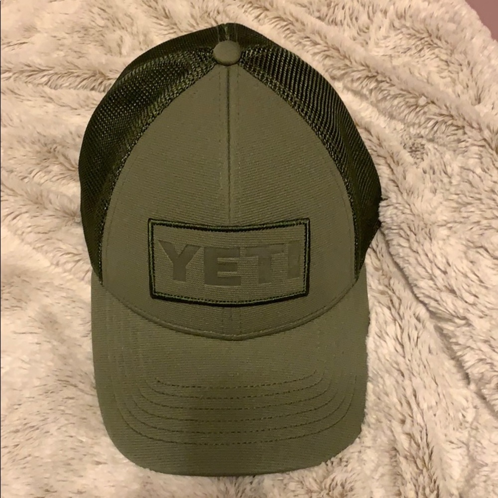 Yeti navy green hat 💚